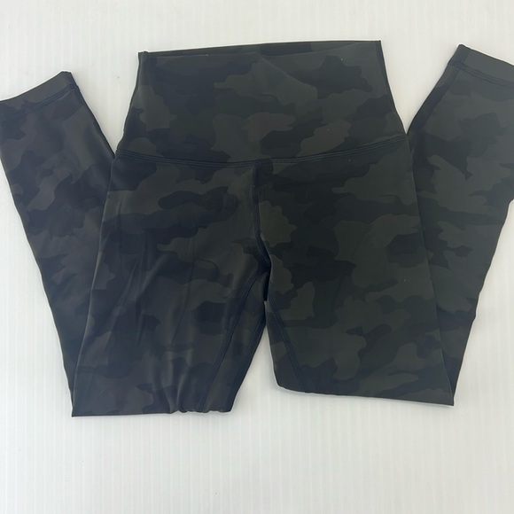 Lululemon 23” green camouflage align leggings size 4 - Picture 4 of 5